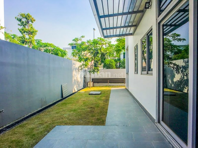 Bán biệt thự Riviera Cove 498m2, sân vườn rộng, 3 tầng, nội thất