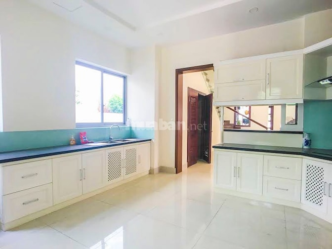 Bán biệt thự Riviera Cove 498m2, sân vườn rộng, 3 tầng, nội thất