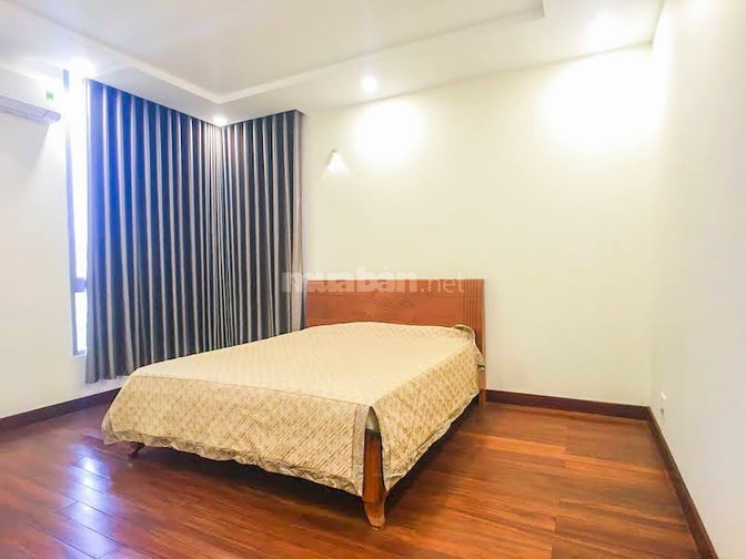 Bán biệt thự Riviera Cove 498m2, sân vườn rộng, 3 tầng, nội thất