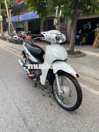 Honda Wave Alpha màu trắng