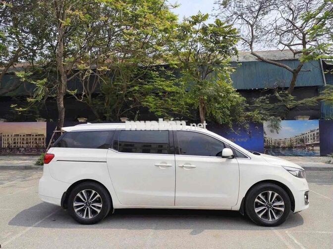 Kia Sedona 2018 2.2 dầu tự động trắng