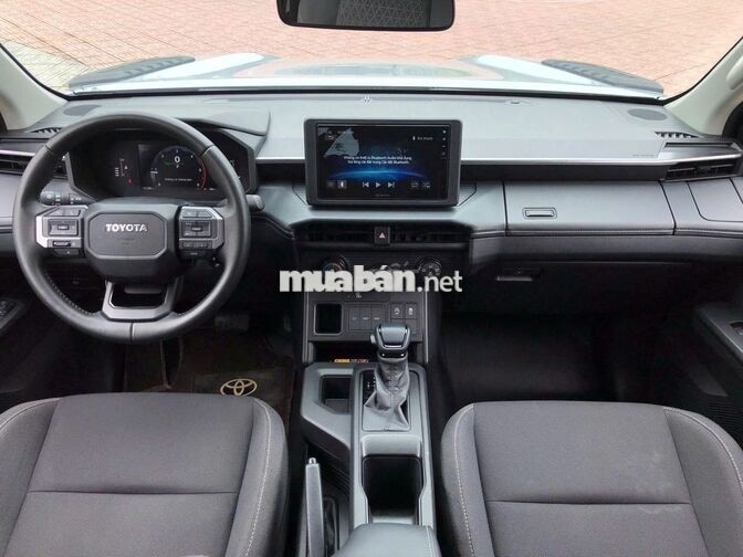 Toyota Hilux 2.8 Pro 2025 đăng ký 2026