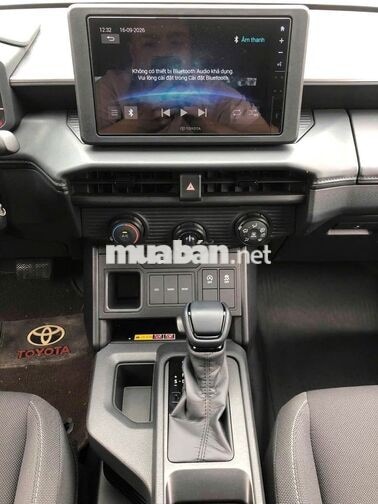 Toyota Hilux 2.8 Pro 2025 đăng ký 2026