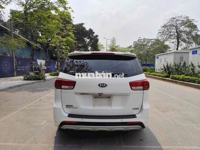 Kia Sedona 2018 2.2 dầu tự động trắng