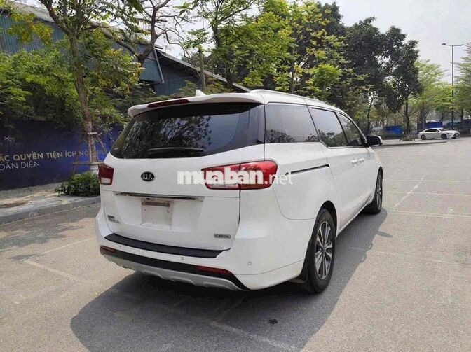 Kia Sedona 2018 2.2 dầu tự động trắng
