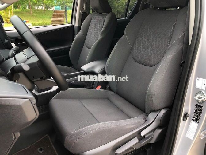 Toyota Hilux 2.8 Pro 2025 đăng ký 2026