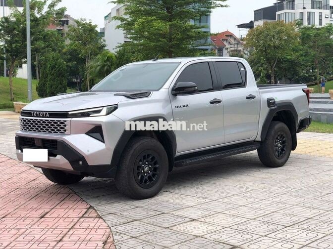 Toyota Hilux 2.8 Pro 2025 đăng ký 2026