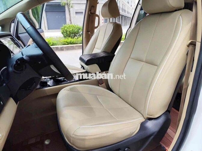 Kia Sedona 2018 2.2 dầu tự động trắng