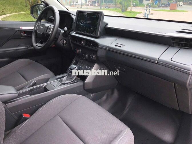 Toyota Hilux 2.8 Pro 2025 đăng ký 2026
