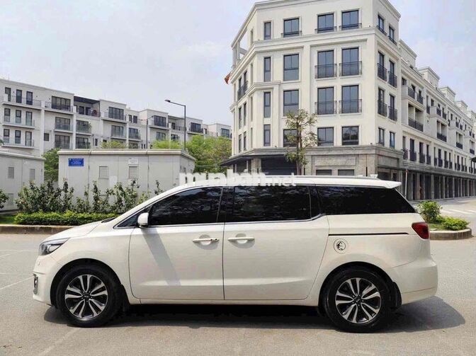 Kia Sedona 2018 2.2 dầu tự động trắng