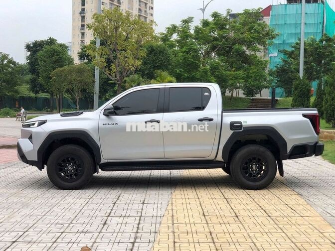 Toyota Hilux 2.8 Pro 2025 đăng ký 2026