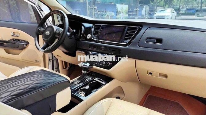 Kia Sedona 2018 2.2 dầu tự động trắng