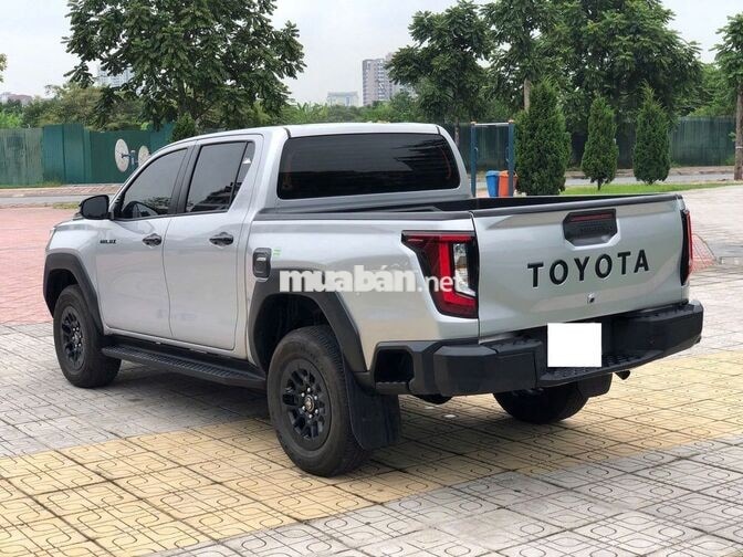 Toyota Hilux 2.8 Pro 2025 đăng ký 2026