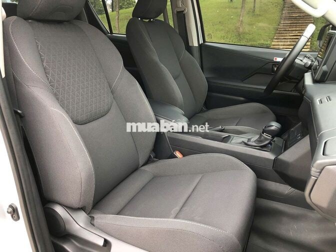 Toyota Hilux 2.8 Pro 2025 đăng ký 2026