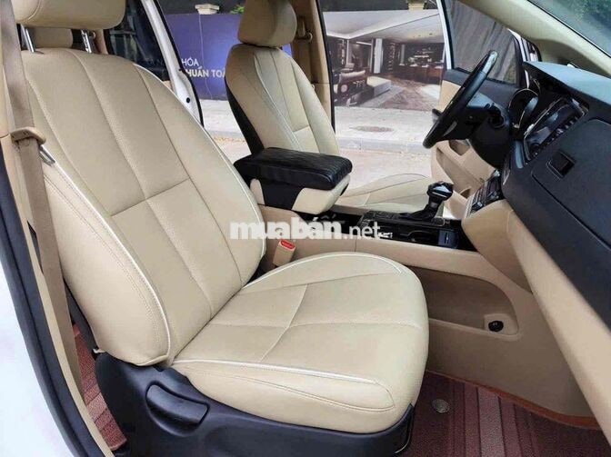 Kia Sedona 2018 2.2 dầu tự động trắng