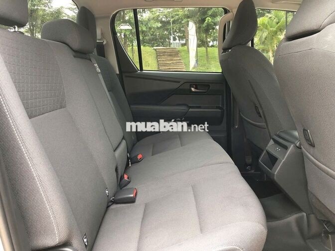 Toyota Hilux 2.8 Pro 2025 đăng ký 2026