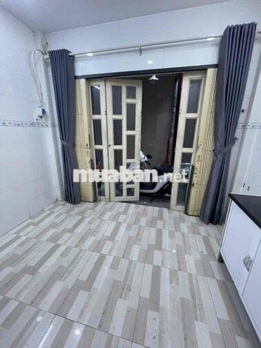 Nguyên căn Lạc Long Quân Q11- 2 pn - 5.5 triệu:tháng