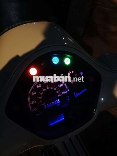 Piaggio Vespa GTS 125 2015 màu trắng