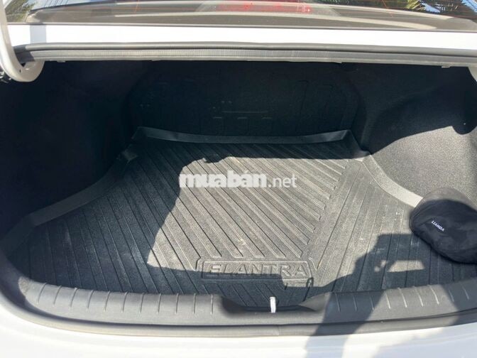 Hyundai Elantra 2023 1.6 Tiêu chuẩn 20.000 km