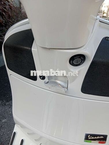 Piaggio Vespa GTS 125 2015 màu trắng