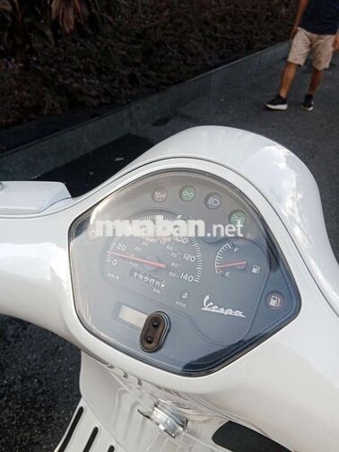 Piaggio Vespa GTS 125 2015 màu trắng