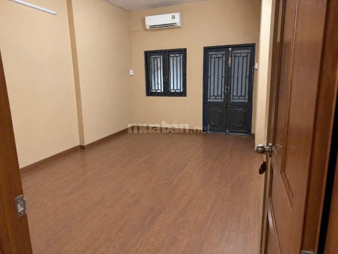 Bán nhà HXH vị trí đẹp, đường Nguyễn Văn Nghi chỉ cách mặt tiền đường 