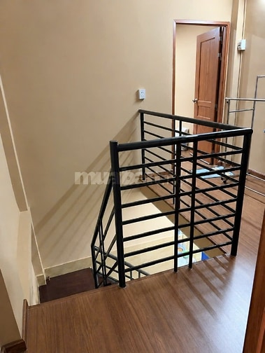 Bán nhà HXH vị trí đẹp, đường Nguyễn Văn Nghi chỉ cách mặt tiền đường 