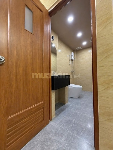 Bán nhà HXH vị trí đẹp, đường Nguyễn Văn Nghi chỉ cách mặt tiền đường 