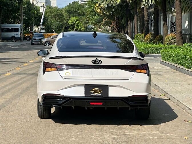Hyundai Elantra 2023 1.6 Tiêu chuẩn 20.000 km