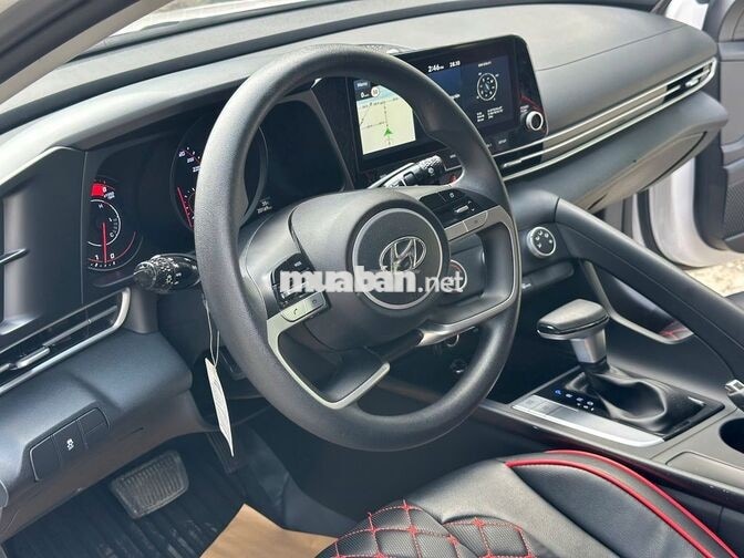 Hyundai Elantra 2023 1.6 Tiêu chuẩn 20.000 km