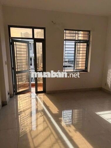 Mặt Tiền Hồ Văn Huê Ngang 4,5m DTSD 200m2 3 Tầng Gần Hoàng Văn Thụ