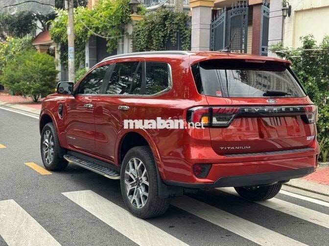 Ford Everest 2022 Titanium 7 chỗ Đỏ