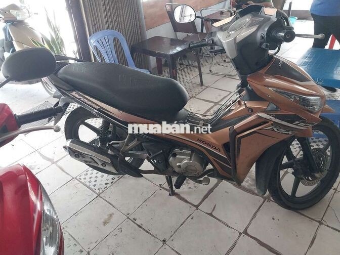 Honda Wave RSX màu vàng đồng