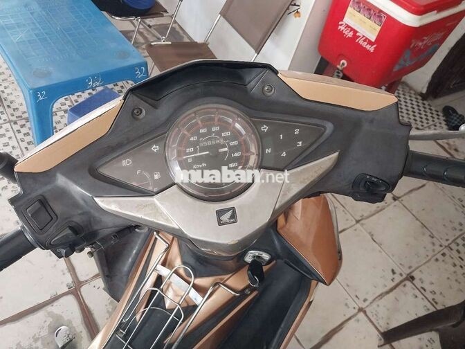 Honda Wave RSX màu vàng đồng