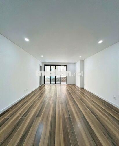 NHÀ ĐẸP NGAY VẠN HẠNH MALL - 702C Sư Vạn Hạnh, P.12, Q.10, thang máy