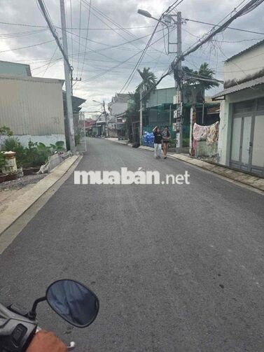 cần bán nhà mặt tiền hẻm xe hơi đường Lê Văn Lương