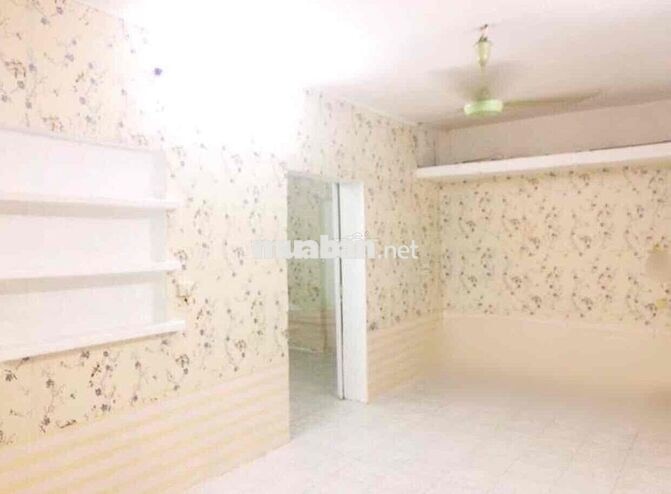 Cho thuê căn hộ tập thể tầng 1.Hoà Bình 7 phường Bạch Mai. Diện tích 6