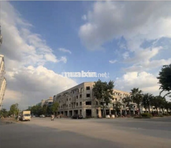 CHo thuê biệt thự 4 tầng xây thô hoàn thiện mặt ngoài giá tốt