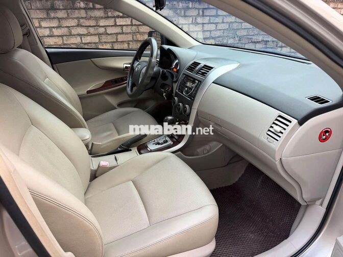 Toyota Corolla Altis 2014 1.8AT 5.2 vạn Vàng cát