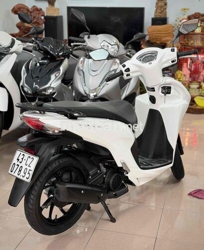 Honda Vision 2022 màu Trắng đen sport nguyên rin .