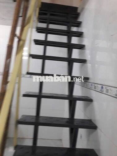Cho thuê nhà nc 1 trệt 1 gác 2pn 1wc hẻm xe tải nhỏ 68m2 giá 7tr