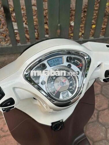 XE MÁY 68 - Honda SH Mode 2018 Trắng Hồ Sơ Cầm Tay