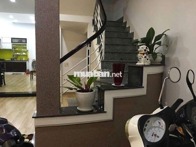 Cho thuê căn nhà mặt tiền trung tâm nha trang