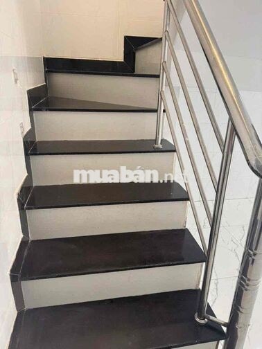 cần cho thuê nhà nguyên căng hẻm xe hơi cách đường huỳnh tan phát 200m