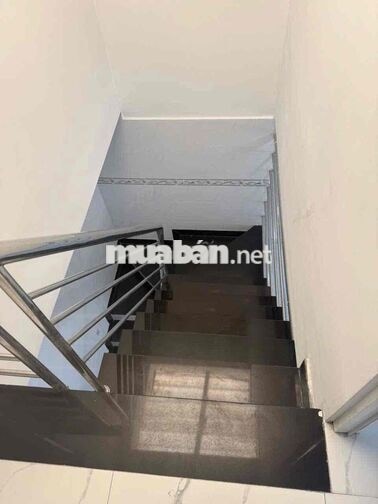 cần cho thuê nhà nguyên căng hẻm xe hơi cách đường huỳnh tan phát 200m