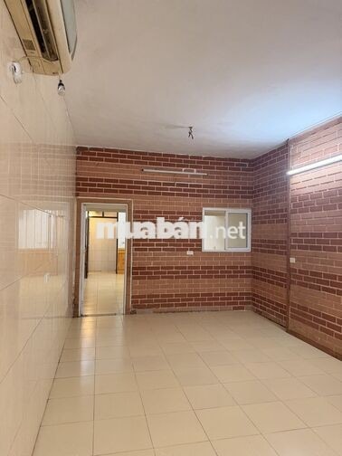 Chính chủ cho thuê lại căn hộ tập thể 60m2 Tầng 1 Kim Liên.