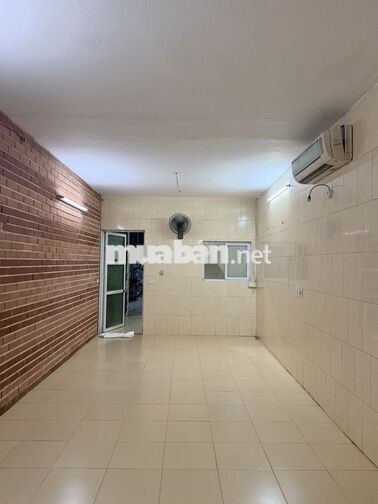 Chính chủ cho thuê lại căn hộ tập thể 60m2 Tầng 1 Kim Liên.