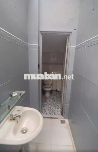 Nhà nguyên căn 4,5x15 trệt, lầu, hẻm thông 5m