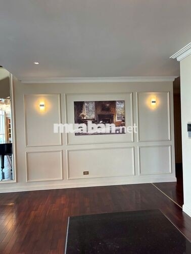 Cho thuê căn góc Duplex 200m2 4Pn 3Wc View Q1