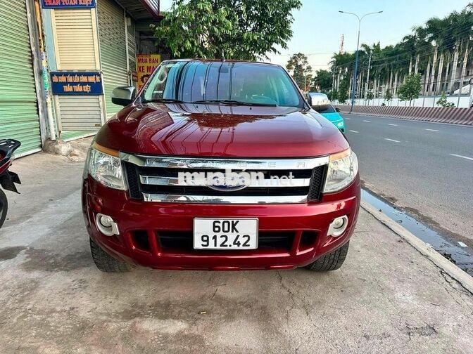 Ford Ranger 2013 số sàn đỏ